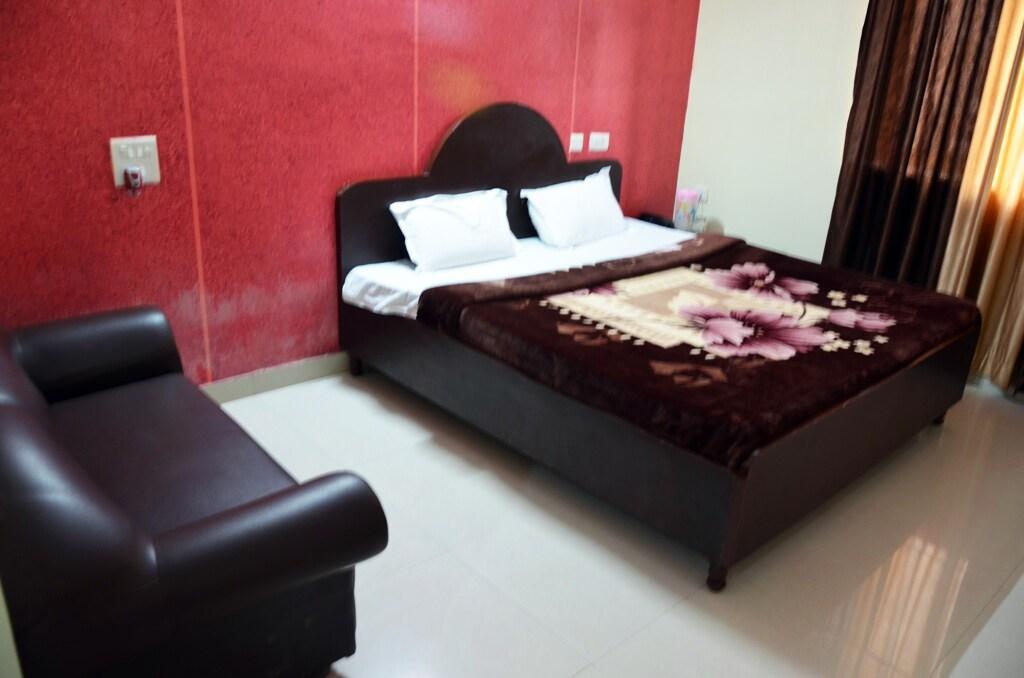 Hotel Krishna International 21/25