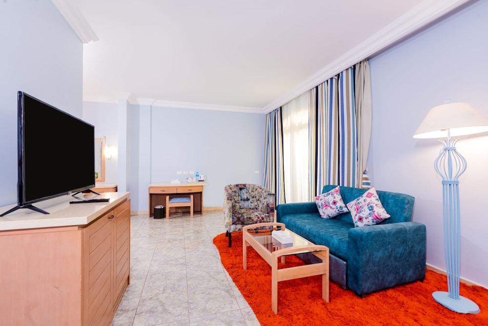 Royal Lagoons Aqua Park Resort And Spa 20/50