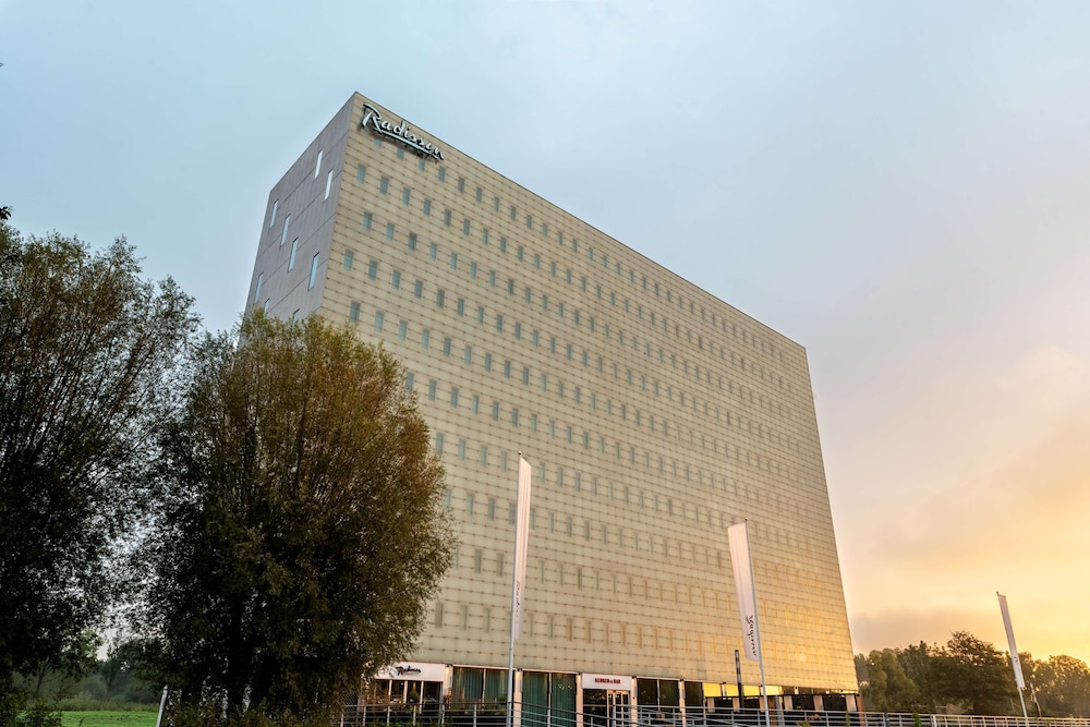 Radisson Hotel and Suites Amsterdam South 2/50