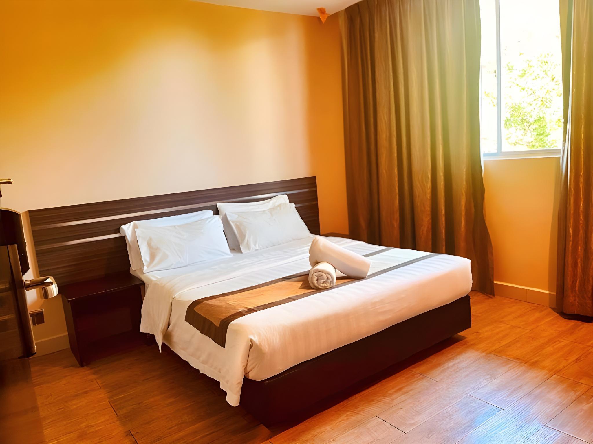 Goldenhill Hotel 14/19