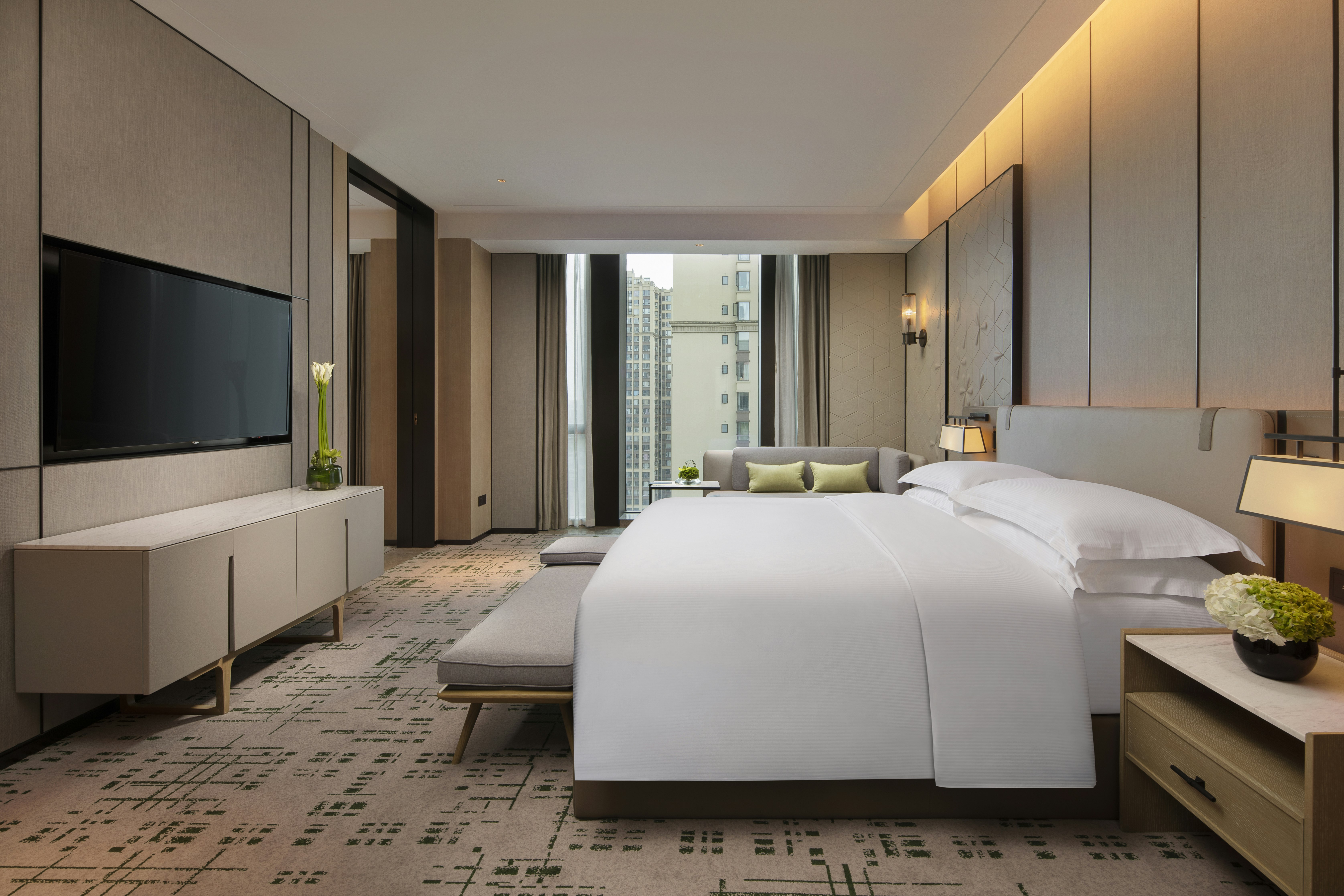 1 BEDROOM, AMBASSADOR, SUITE, KING BED