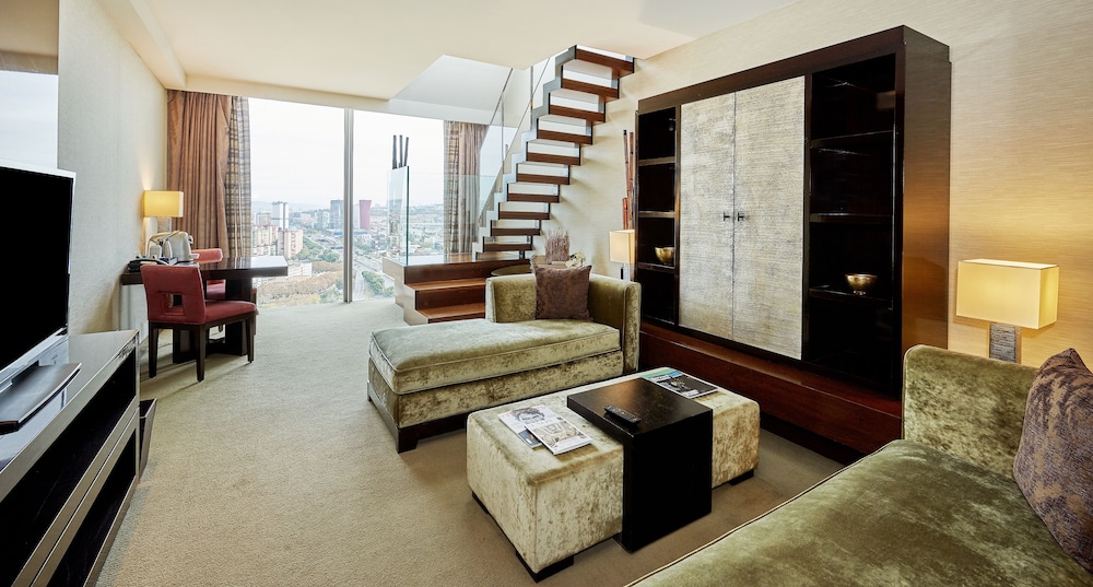 Hyatt Regency Barcelona Tower 47/82