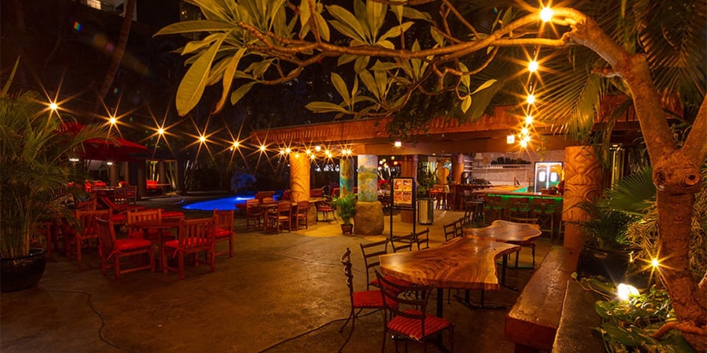 Castle Bamboo Waikiki 54/73