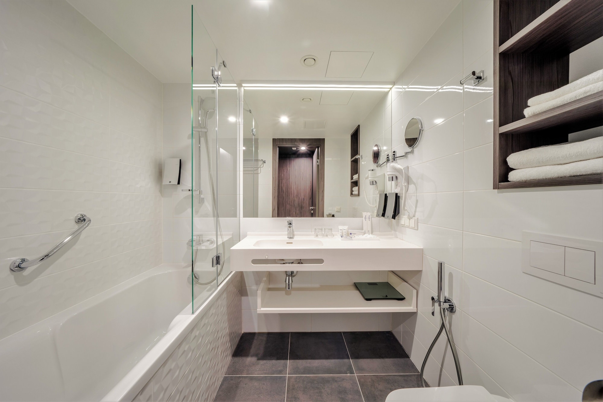 RIVERSIDE SUPERIOR ROOM No Spa Access, Wellton Riverside SPA Hotel 9/10