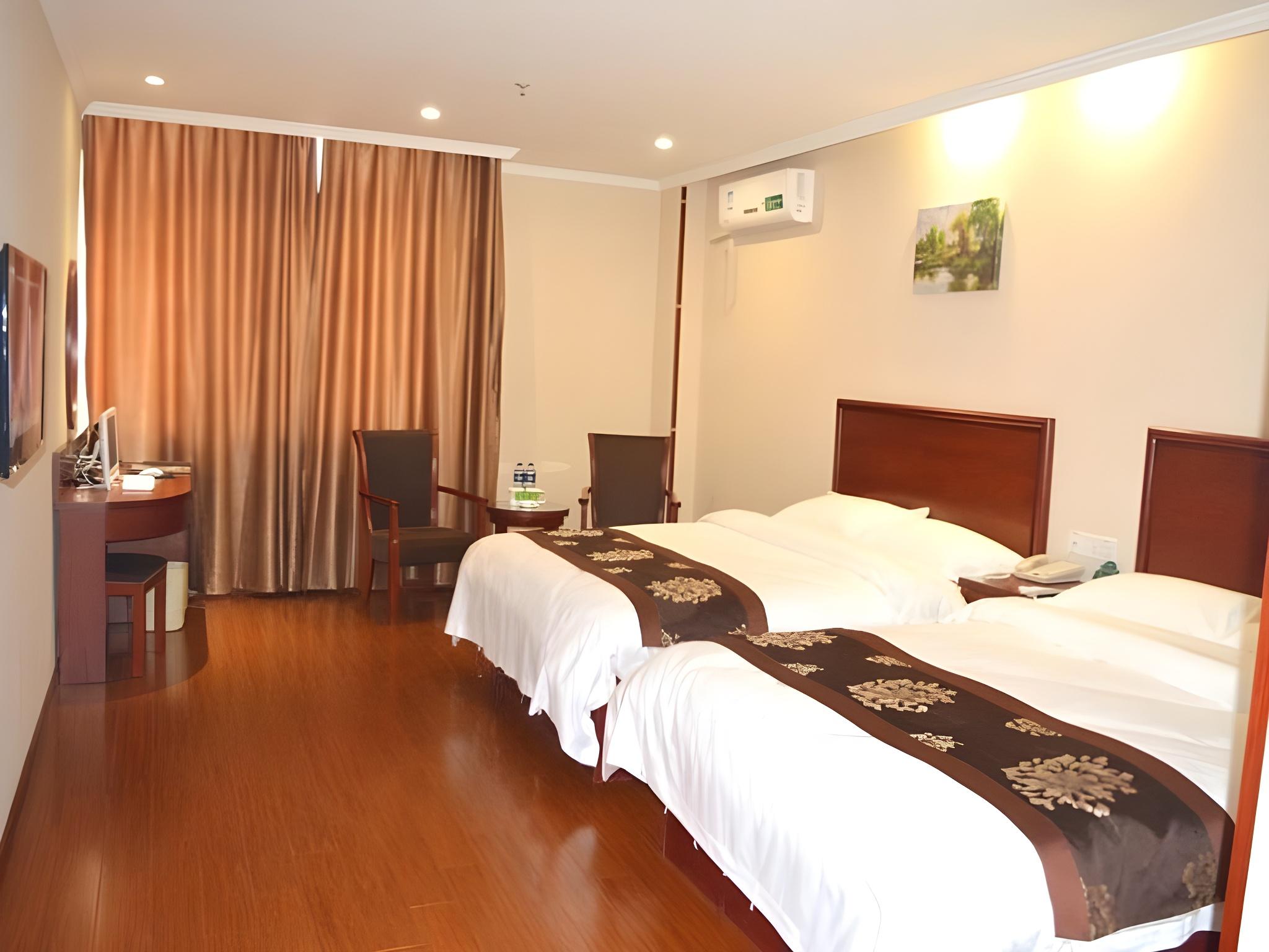 ROOM, TWIN BEDS