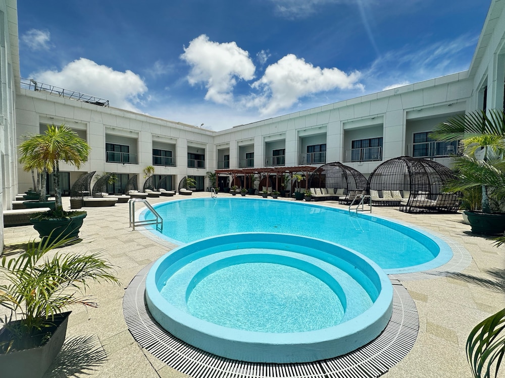 Royal Orchid Guam Hotel 45/50