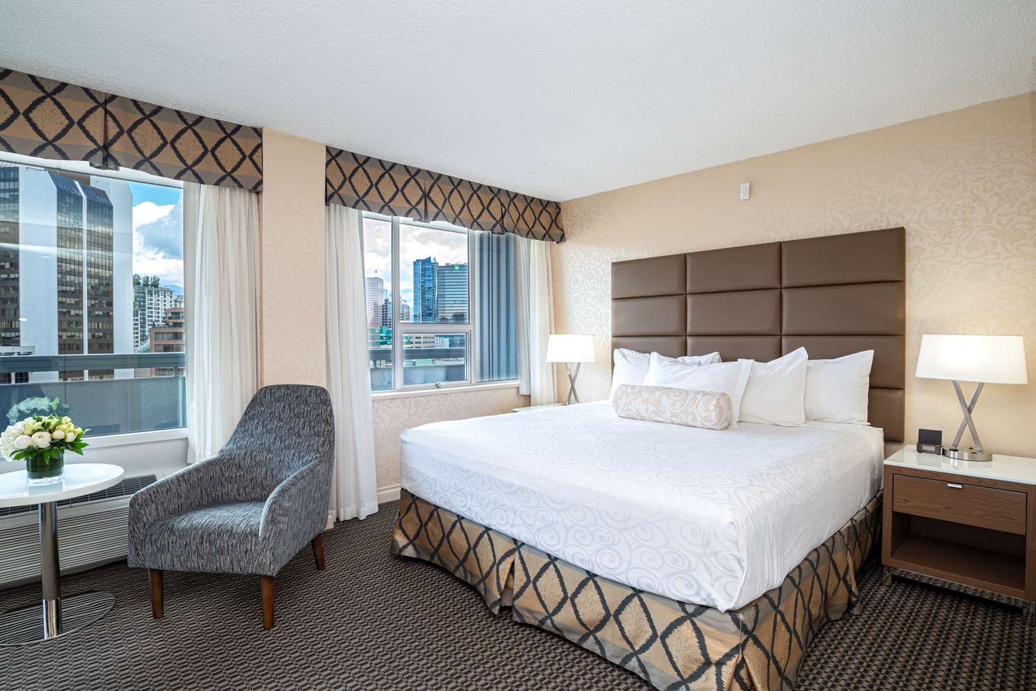 غرفة بسرير كينج بشرفة، Best Western Premier Chateau Granville Hotel and Suites and Conf. Centre 3/4