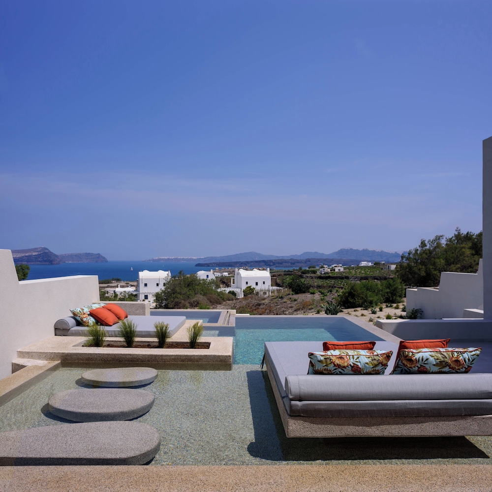 Potnia Theron Suites 68/79