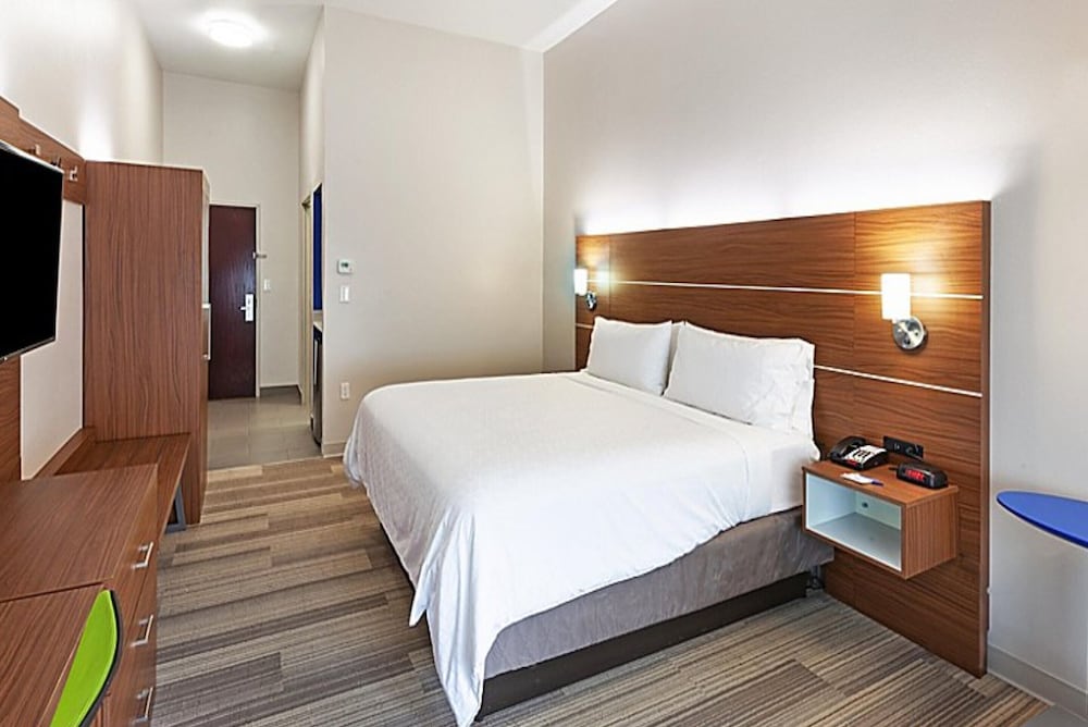 Holiday Inn Express Indianapolis Southeast 16/69