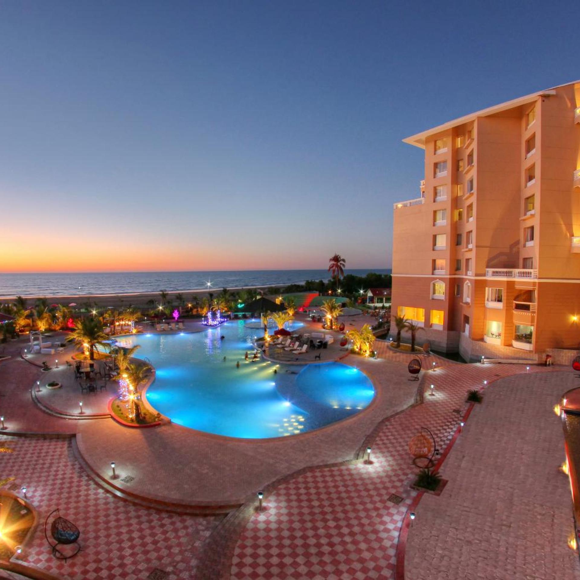Royal Tulip Sea Pearl Beach Resort & Spa 58/64