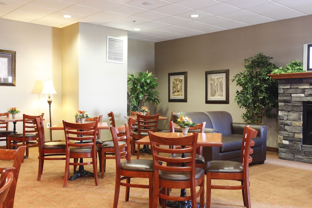 Pomeroy Inn Suites Hotel Dawson Creek 44/63