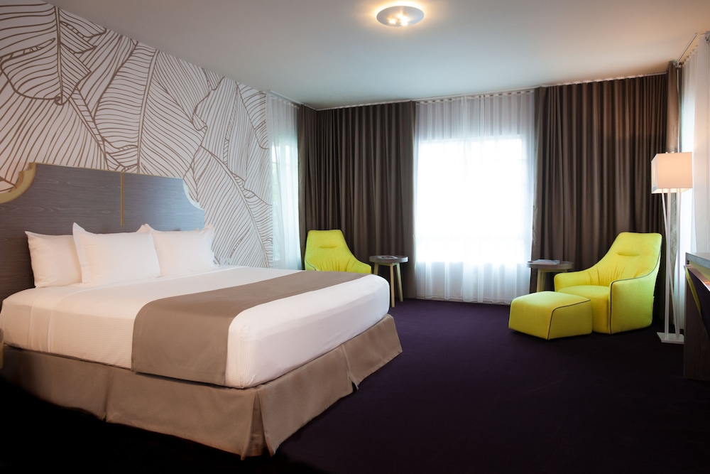 The L Hotel 11/50