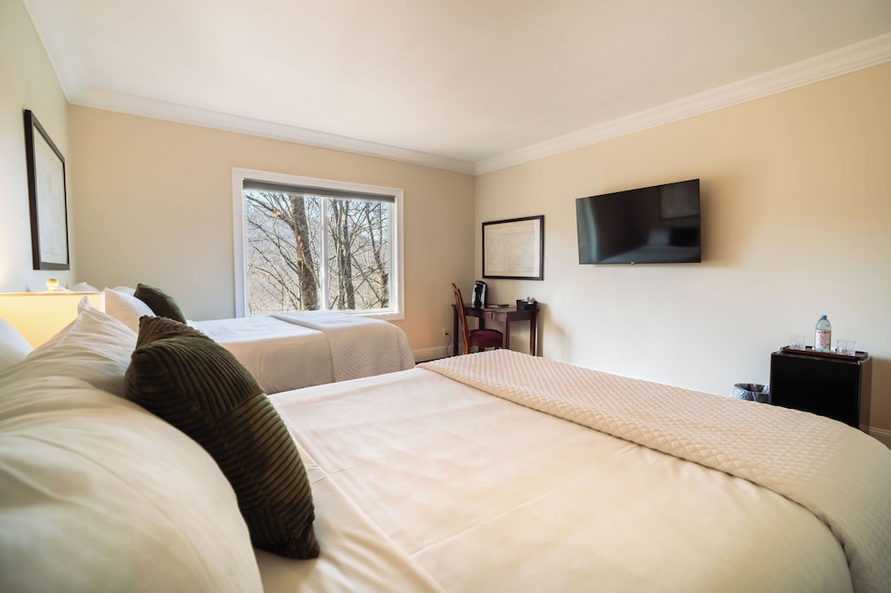 The Inn at Crestwood 22/65