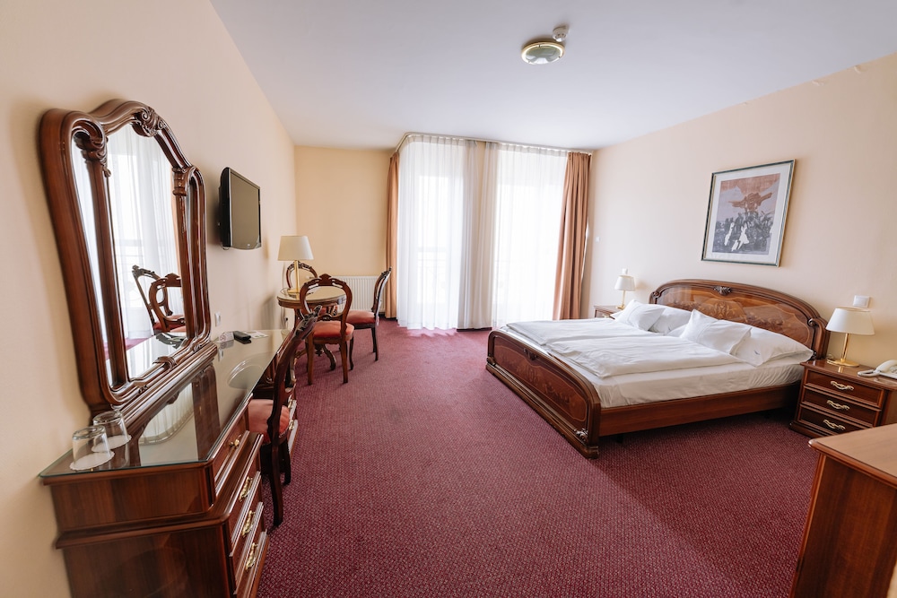 Pannonia Hotel 16/50