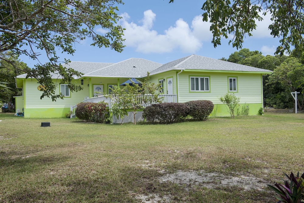 Sir Charles Guest House 26/34