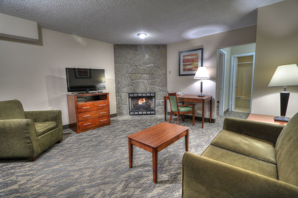 Crossroads Inn & Suites 37/68