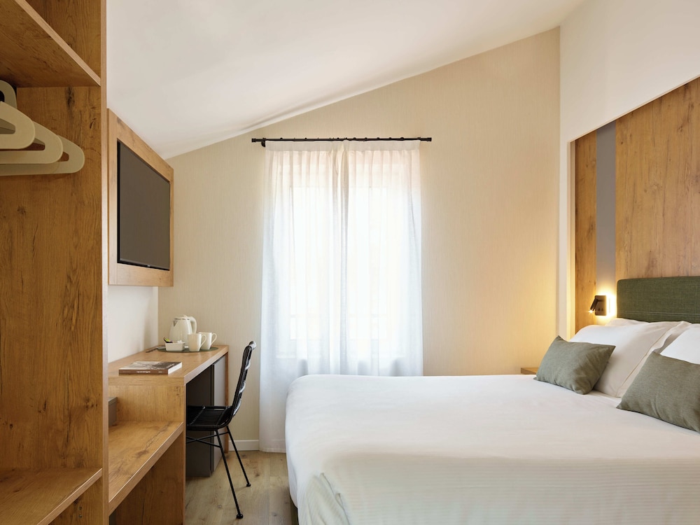 Hotel America 16/50