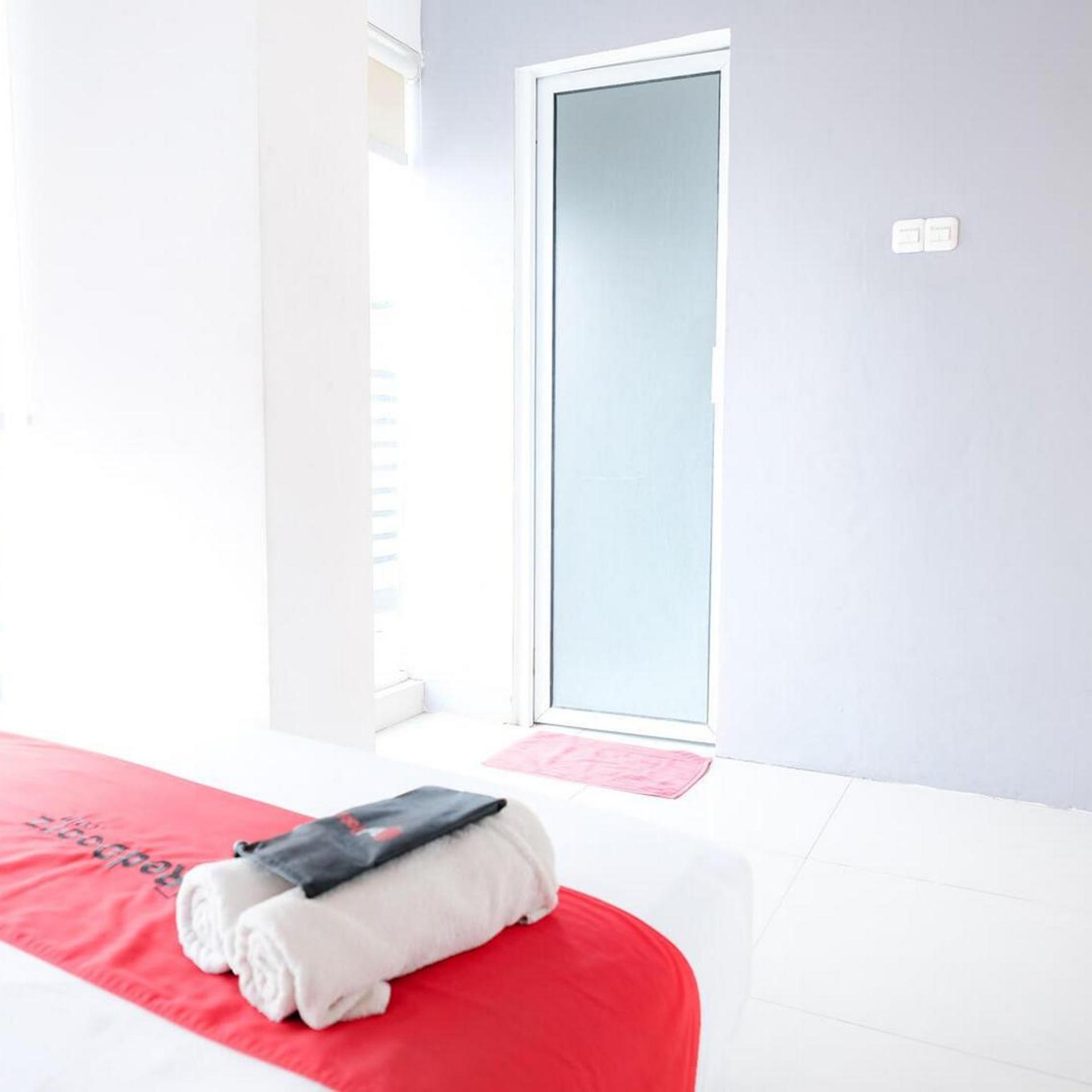 Reddoorz Plus Kapuk Business Park 17/33