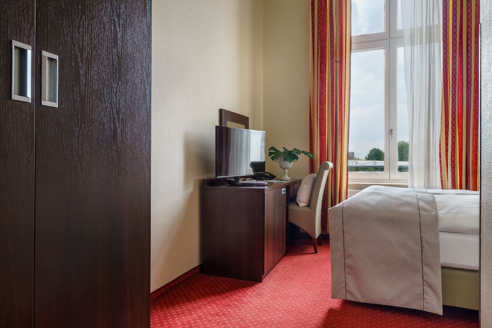 Hotel Graf Moltke 38/75
