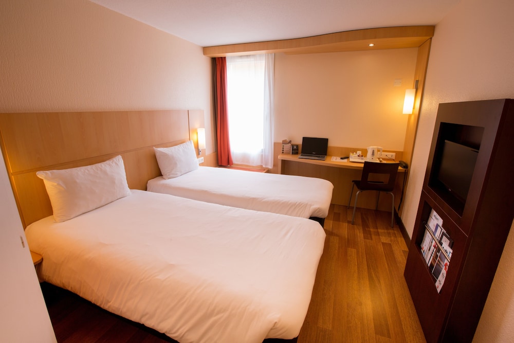 IBIS CHERBOURG LA GLACERIE 14/77
