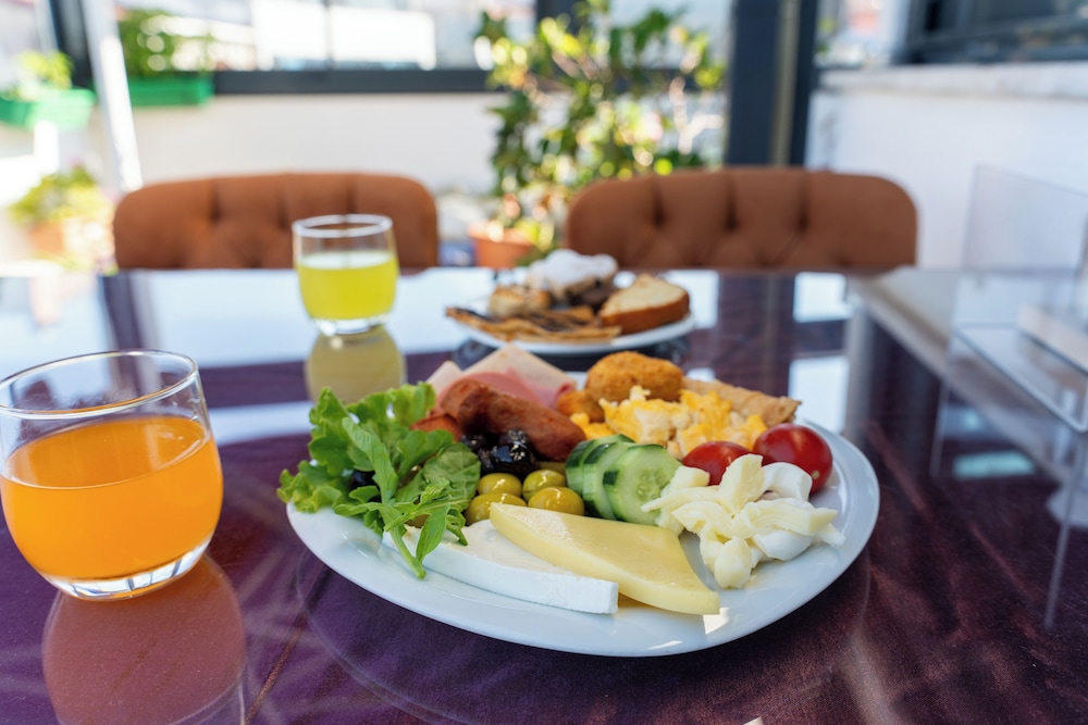 Eliza Hotel 37/50