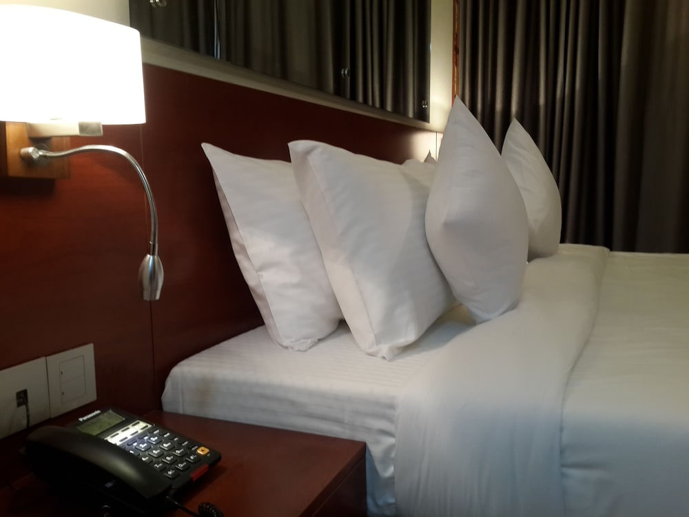 COVENTINA LAKE SUITES 12/65