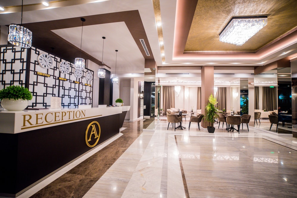 Aghababyan S Hotel 8/77