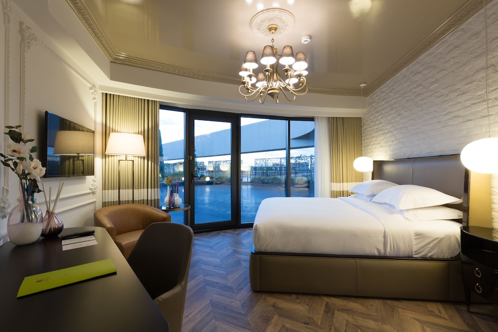 DoubleTree by Hilton Izmir Airport 20/85