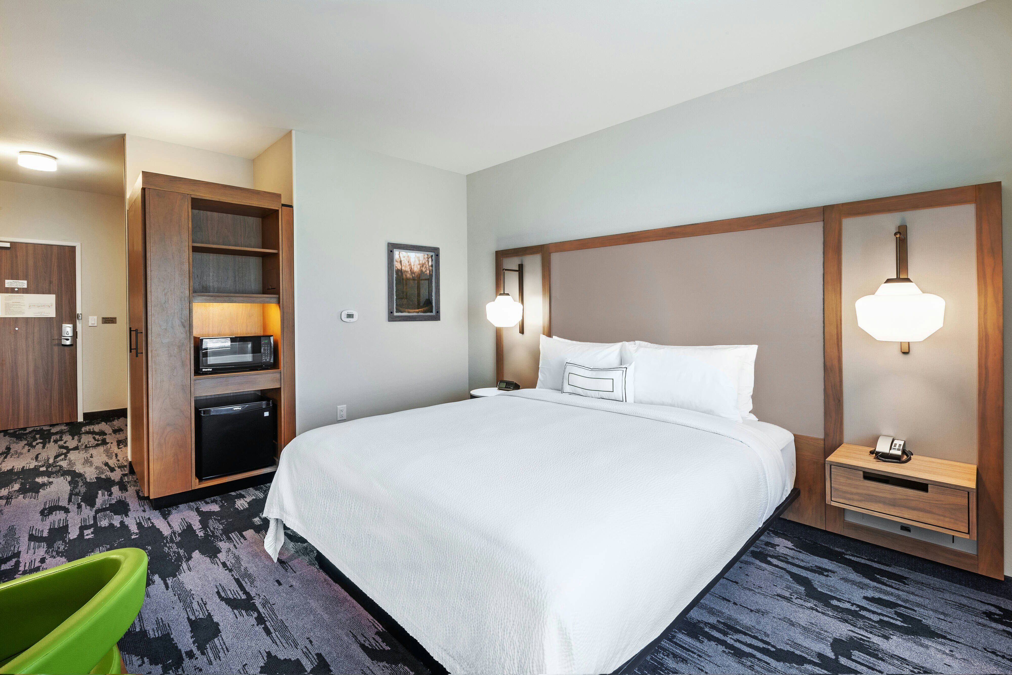 ROOM, KING BED