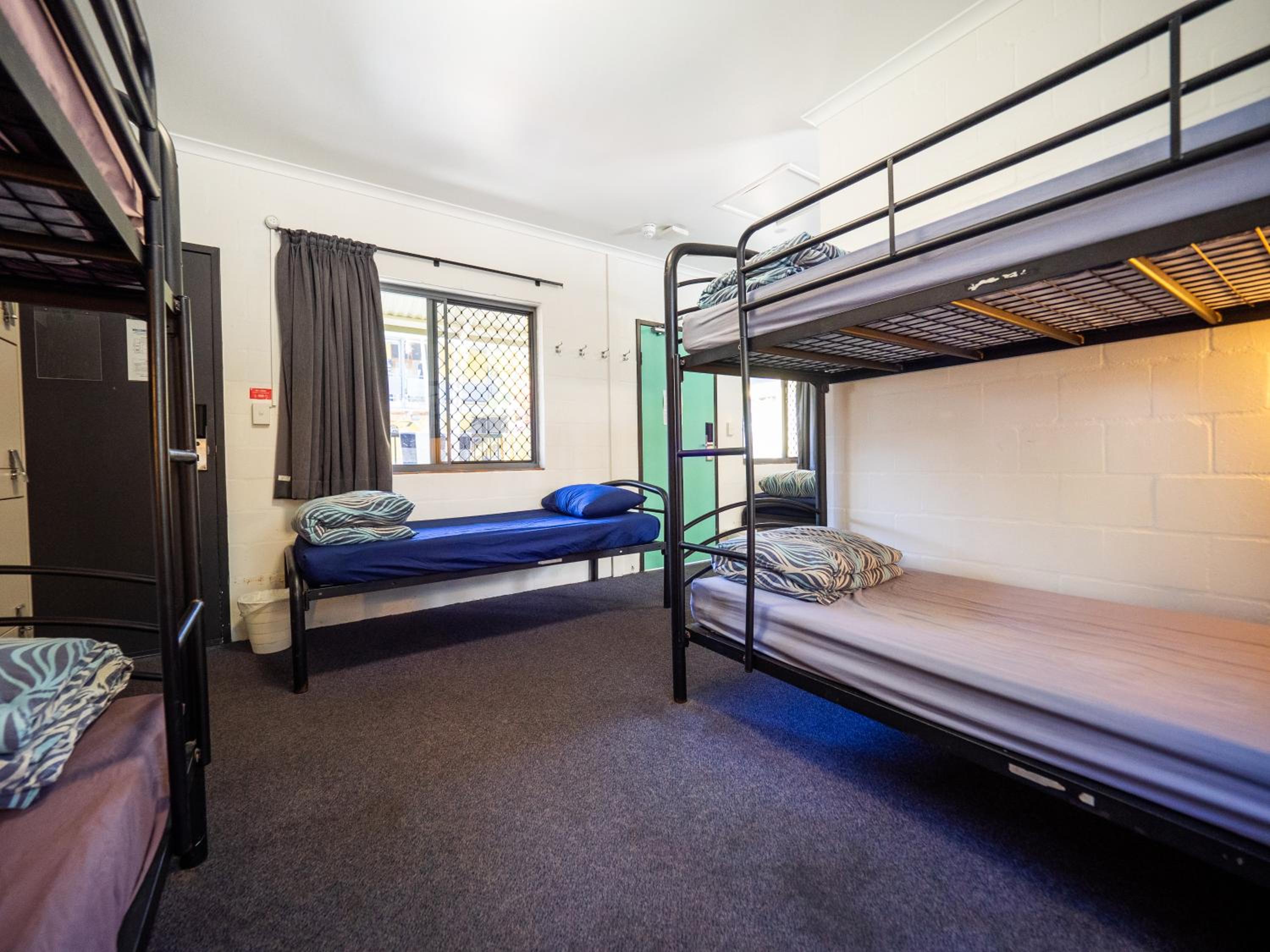 MIXED DORM, 10 BEDS