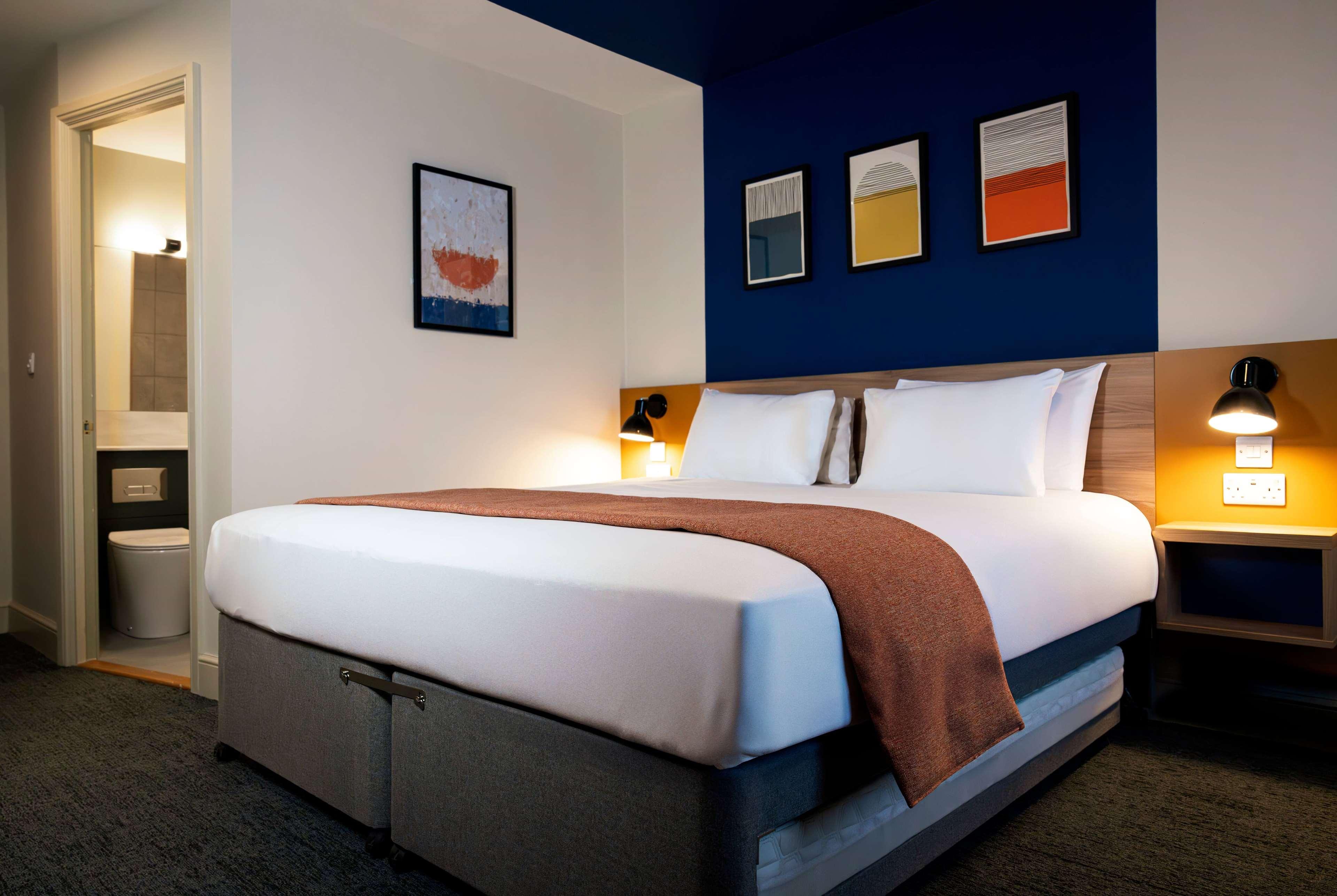 Room, Double Bed