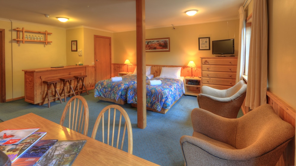 CANDLELIGHT LODGE 36/59