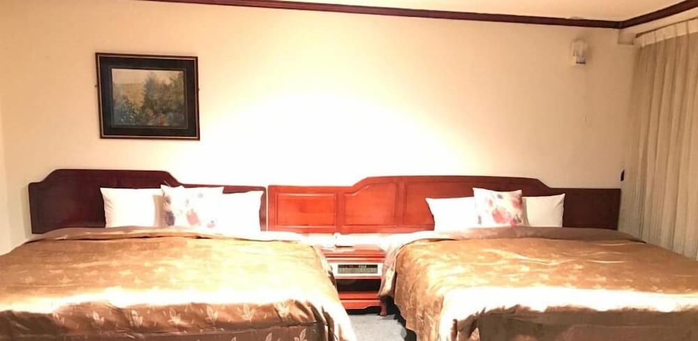 River Hotel 5/45