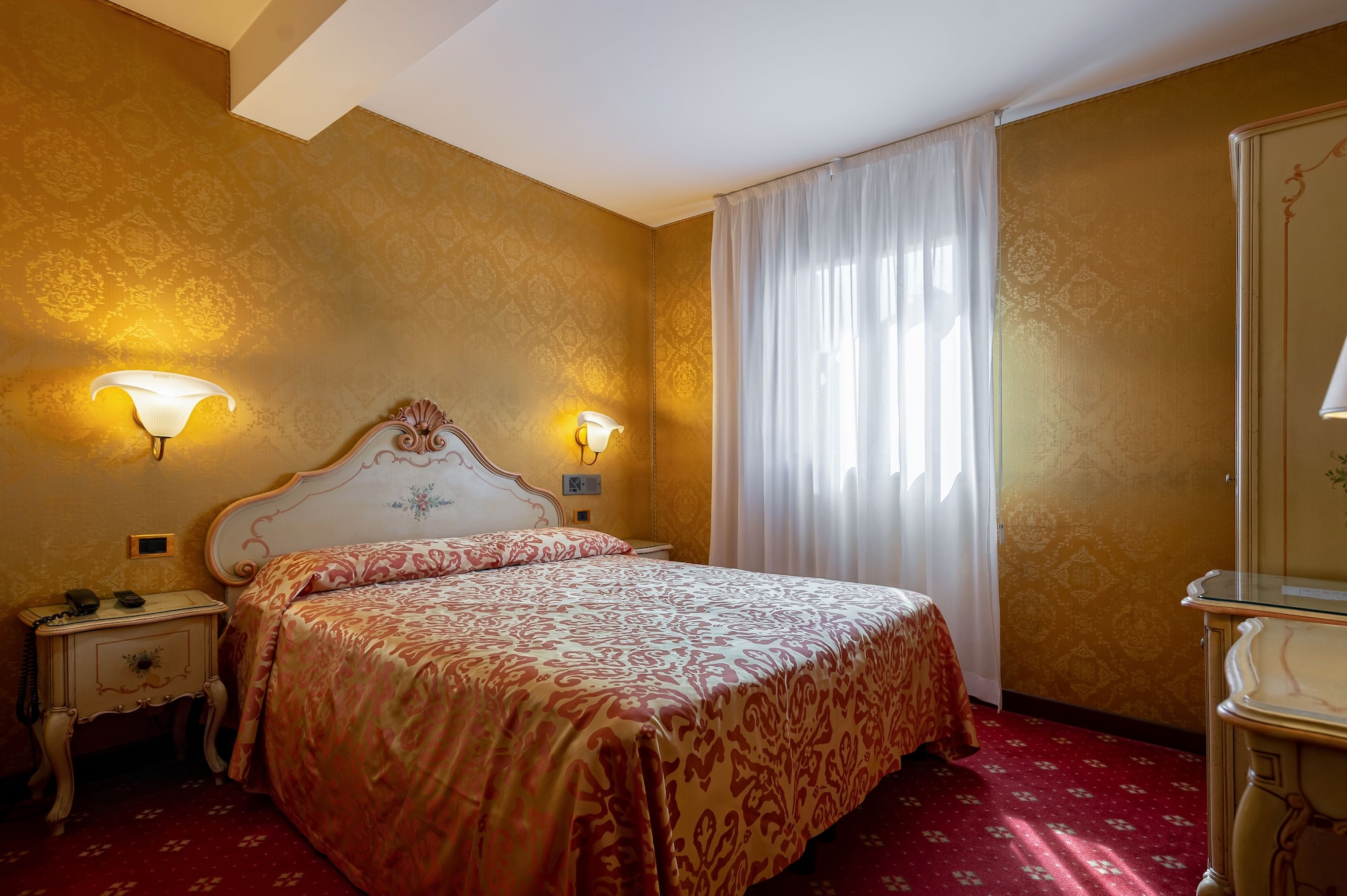 BASIC, FRENCH BED