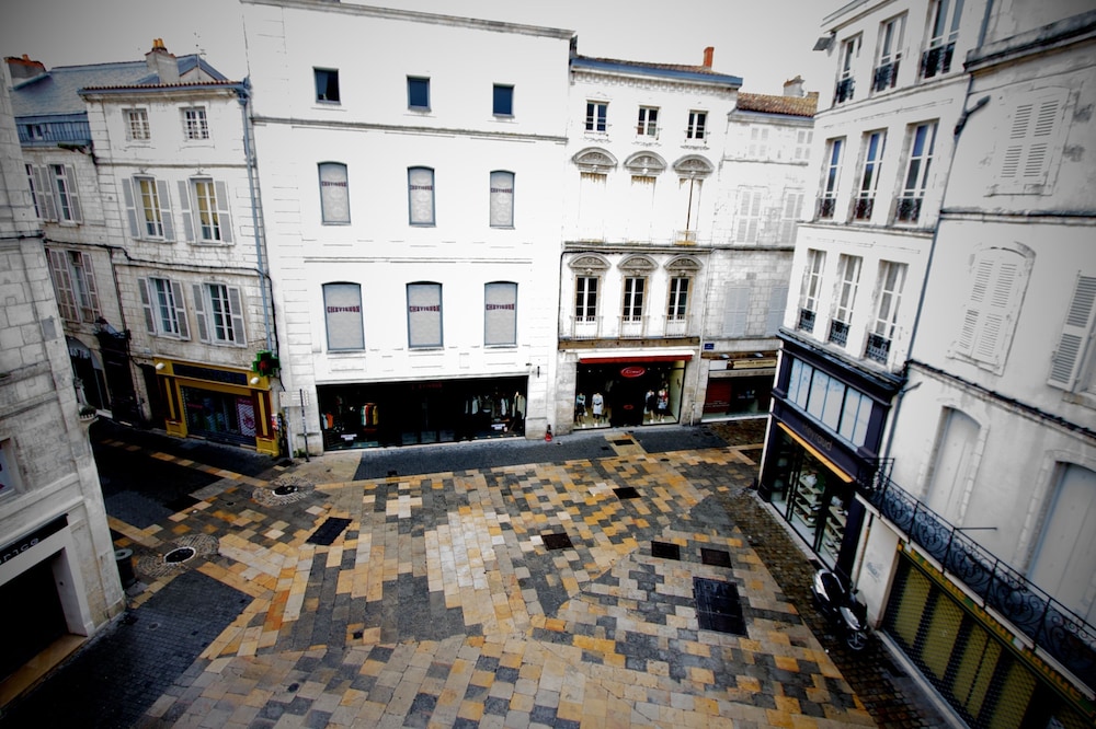 HOTEL HENRI IV 62/69