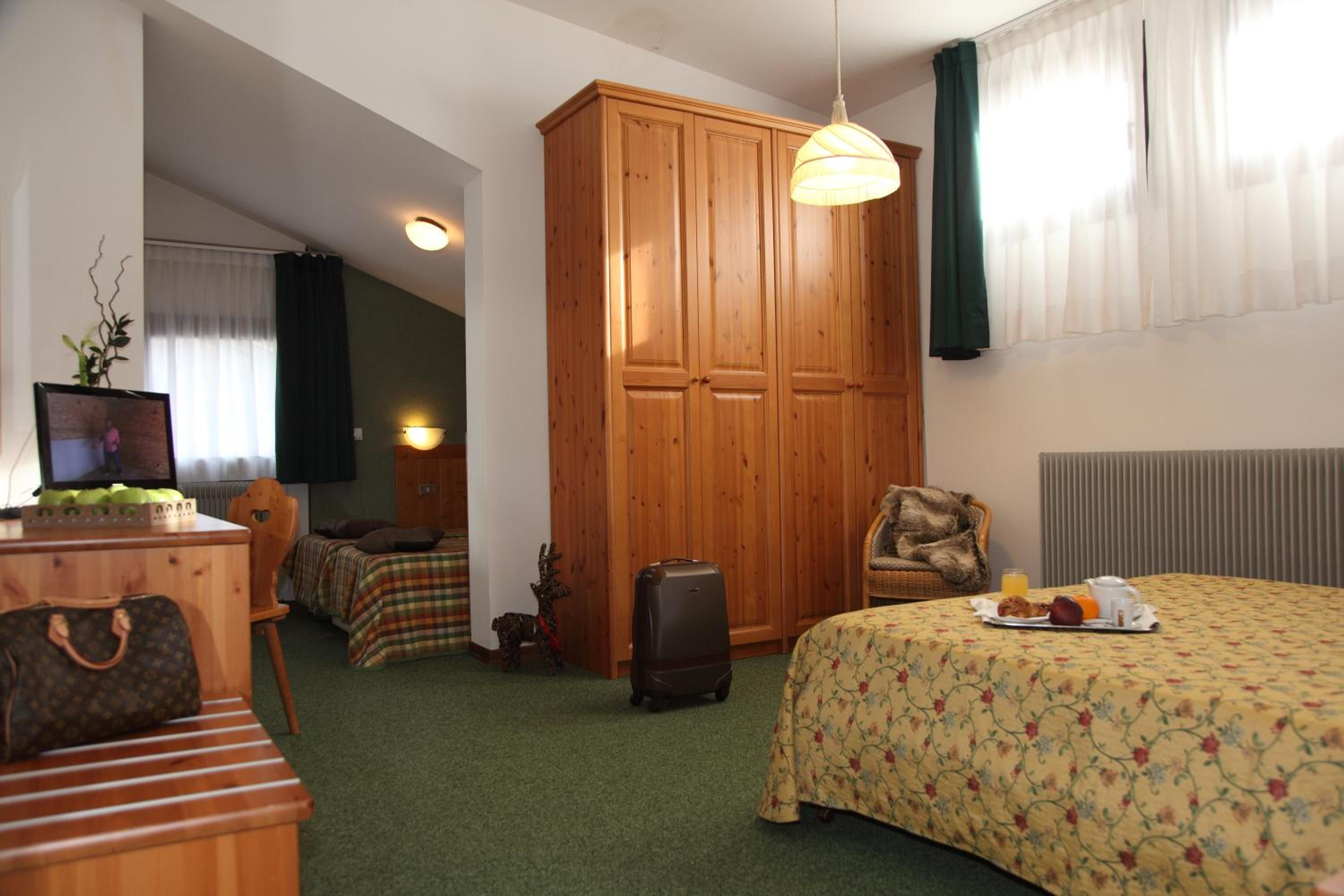 ROOM, QUADRUPLE, BALCONY