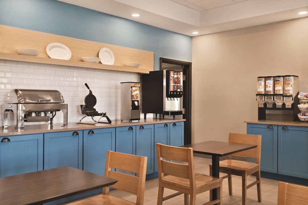 Country Inn & Suites by Radisson, Bradenton-Lakewood Ranch, FL 20/32