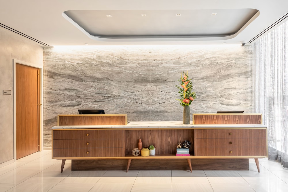 Lobby at Le Meridien Essex Chicago, CHICAGO - IL