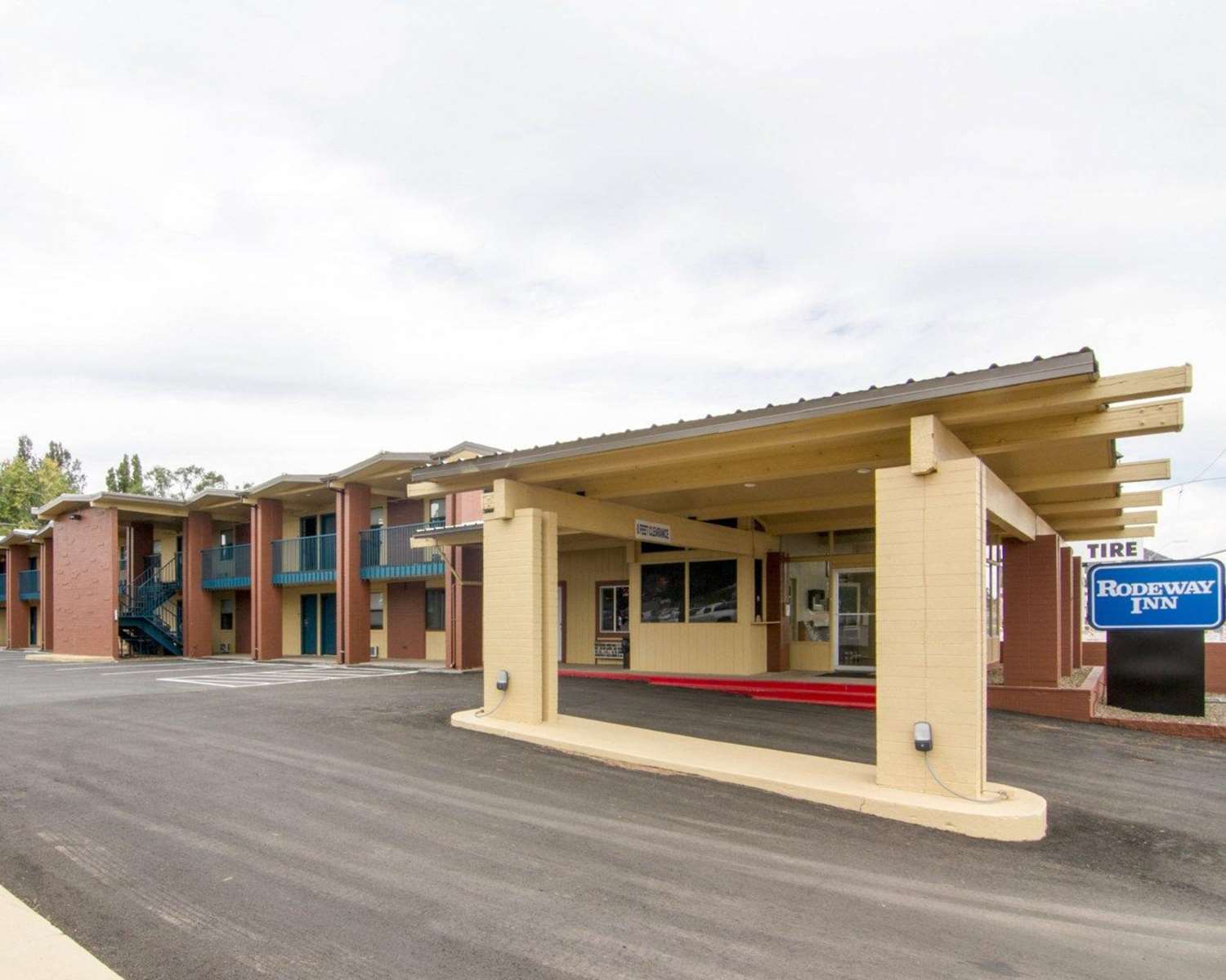 The Inn on 66 1/12