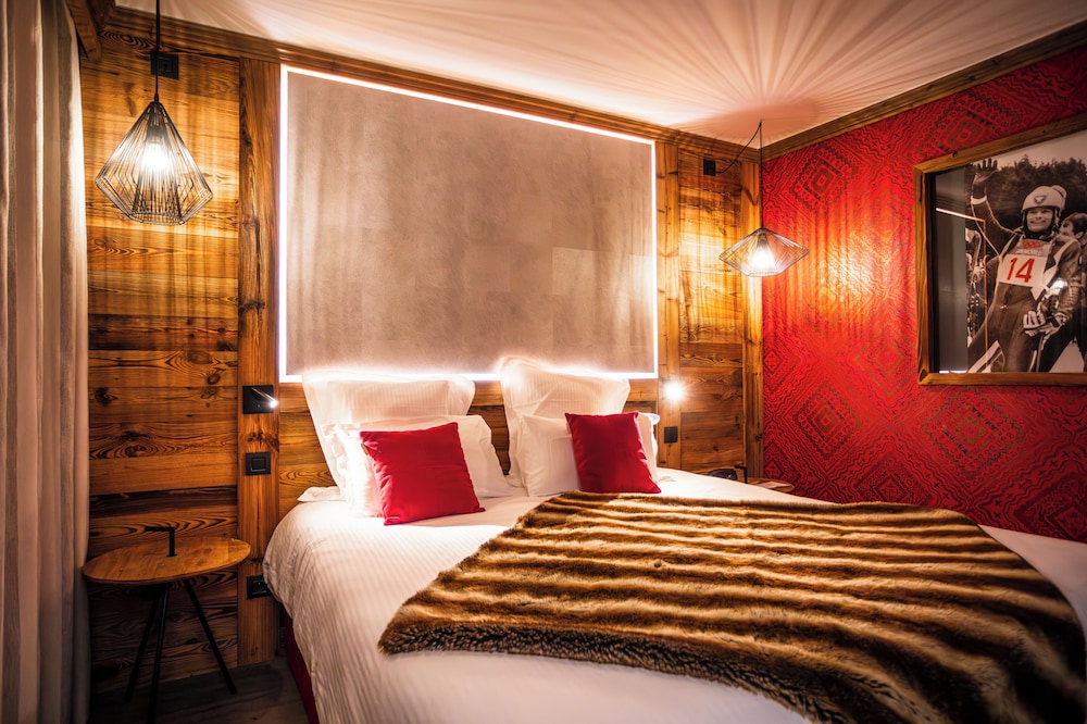 Premium, 1 Queen and 3 Single Beds