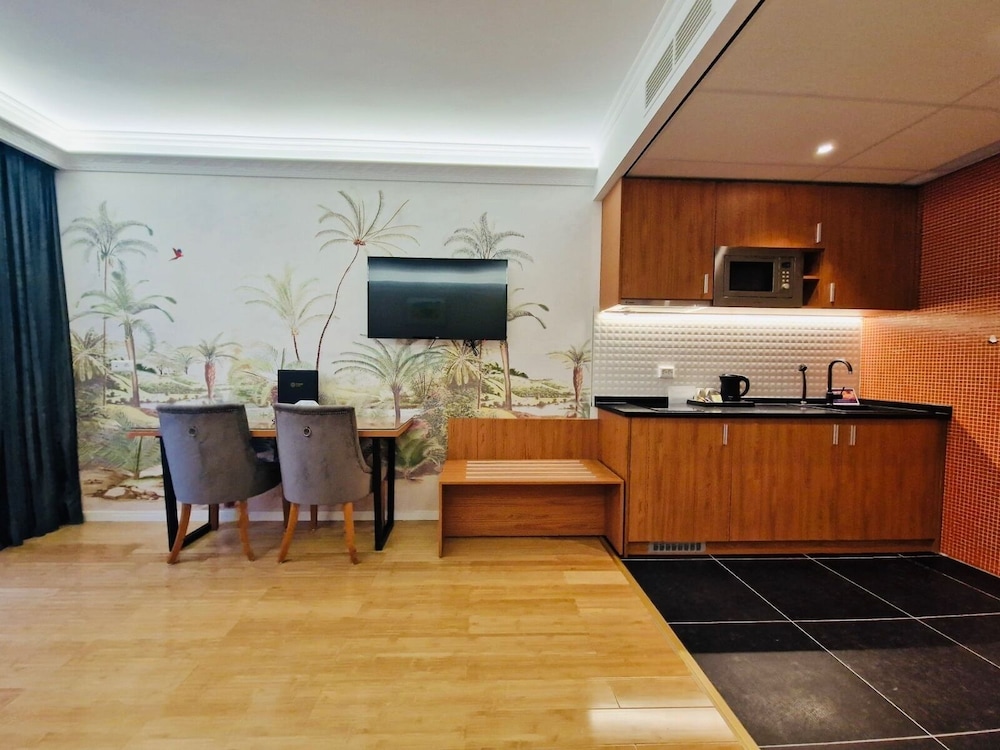 Chasse Residency Hotel 8/46