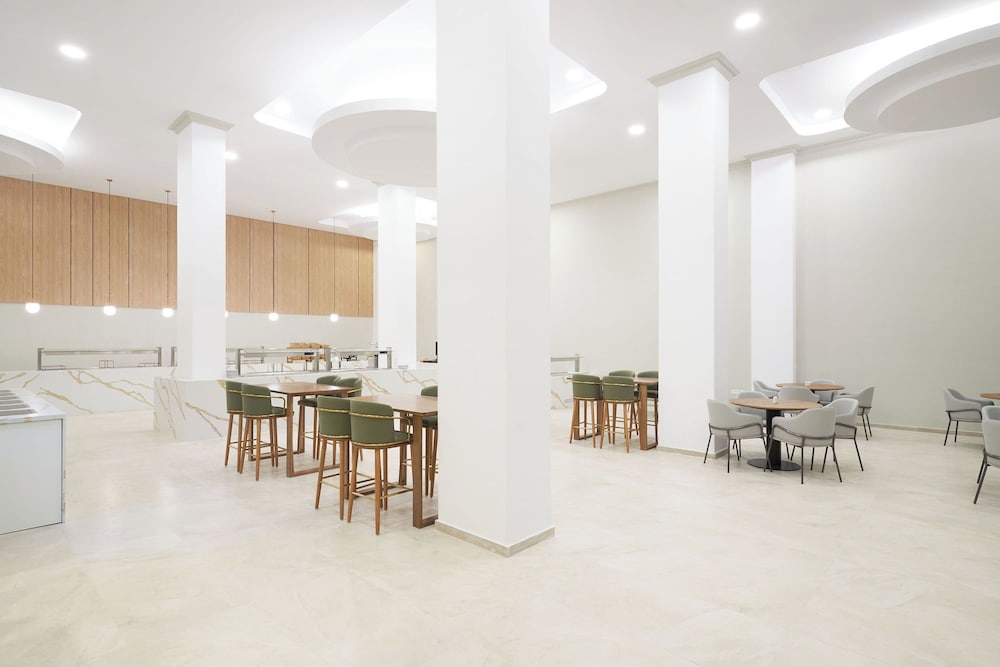 restaurant cafeteria