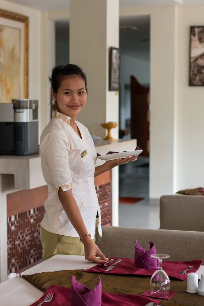 Labak River Hotel 10/71