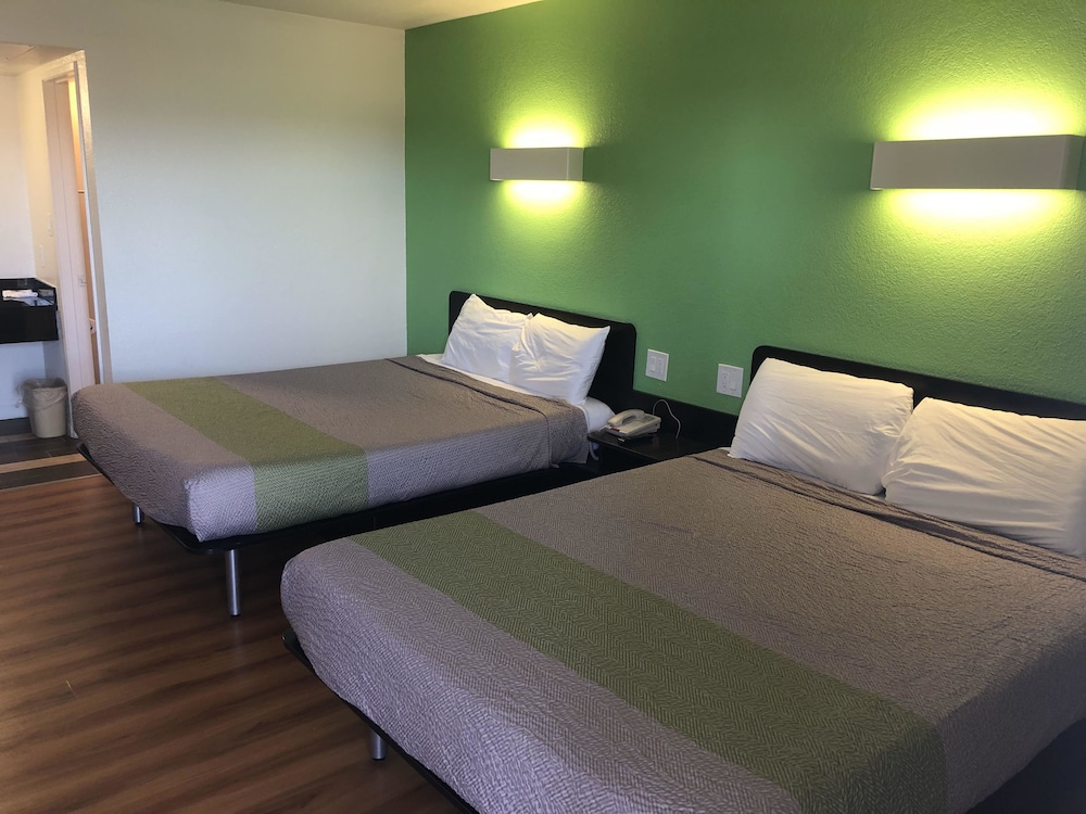 Motel6 Barstow, CA 27/57