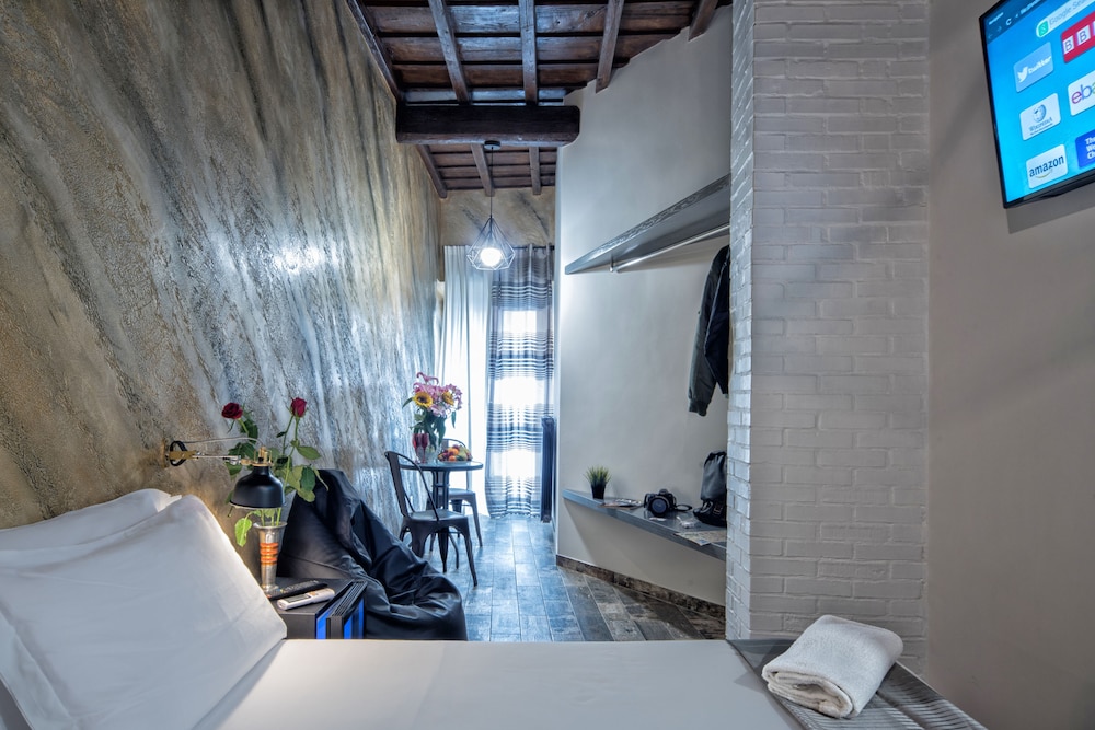 Navona Rooms with Jacuzzi 43/71