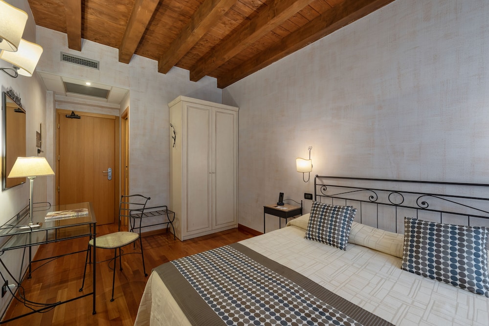 SUPERIOR, DOUBLE BED