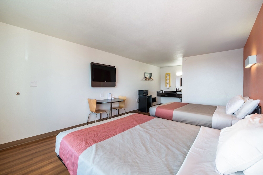Motel6 Connellys Springs, NC 25/40