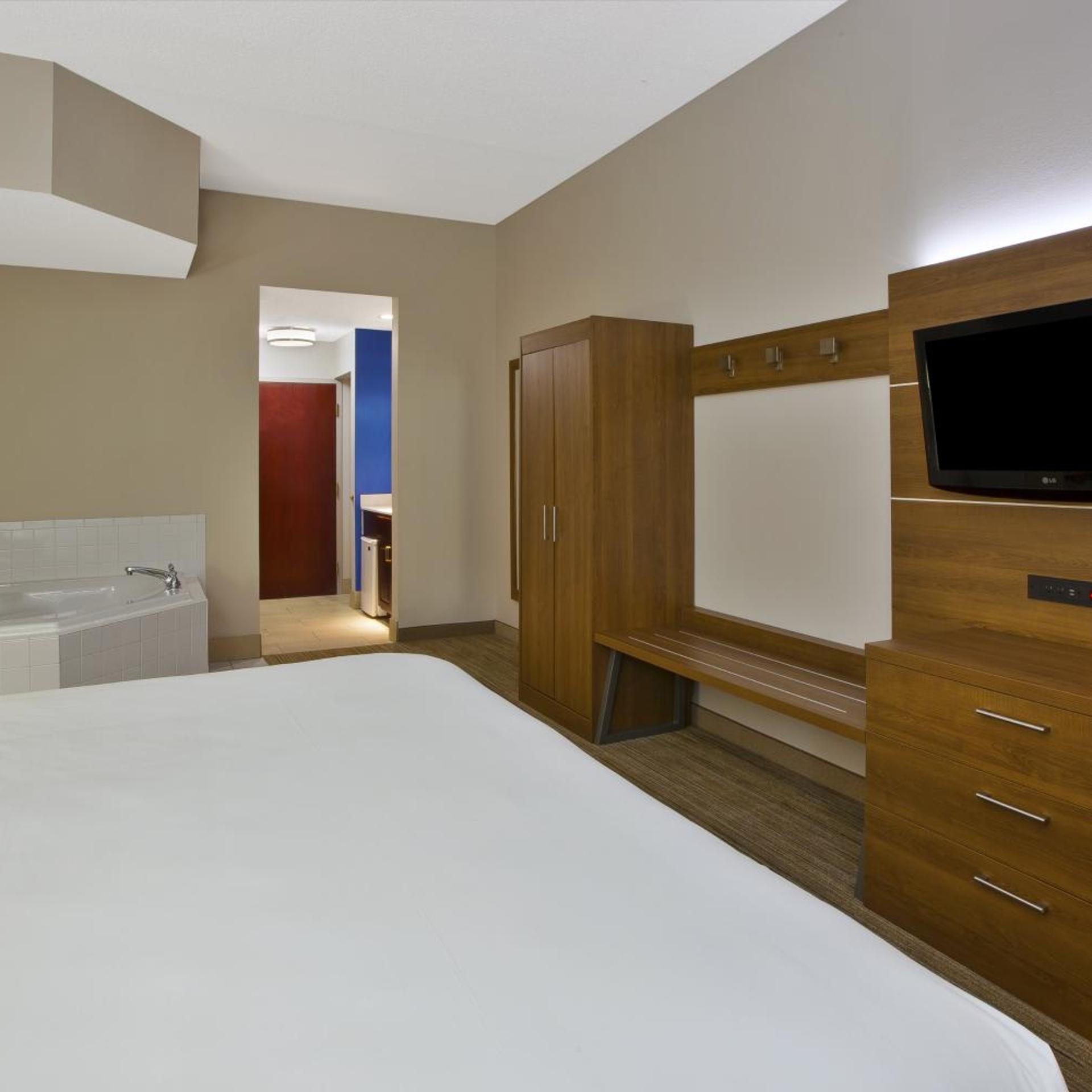 Room, King Bed, Jetted Tub