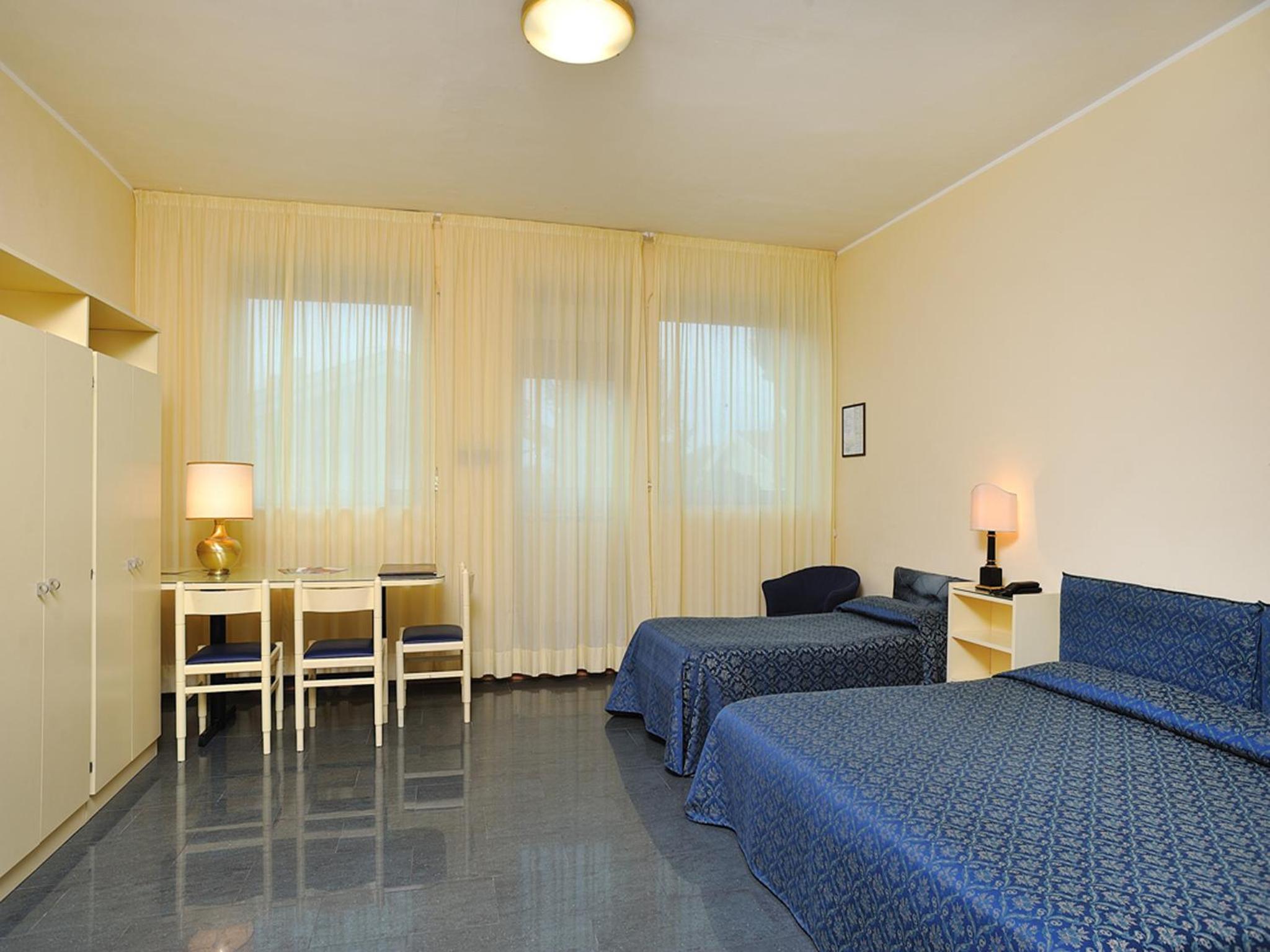 Room, Triple