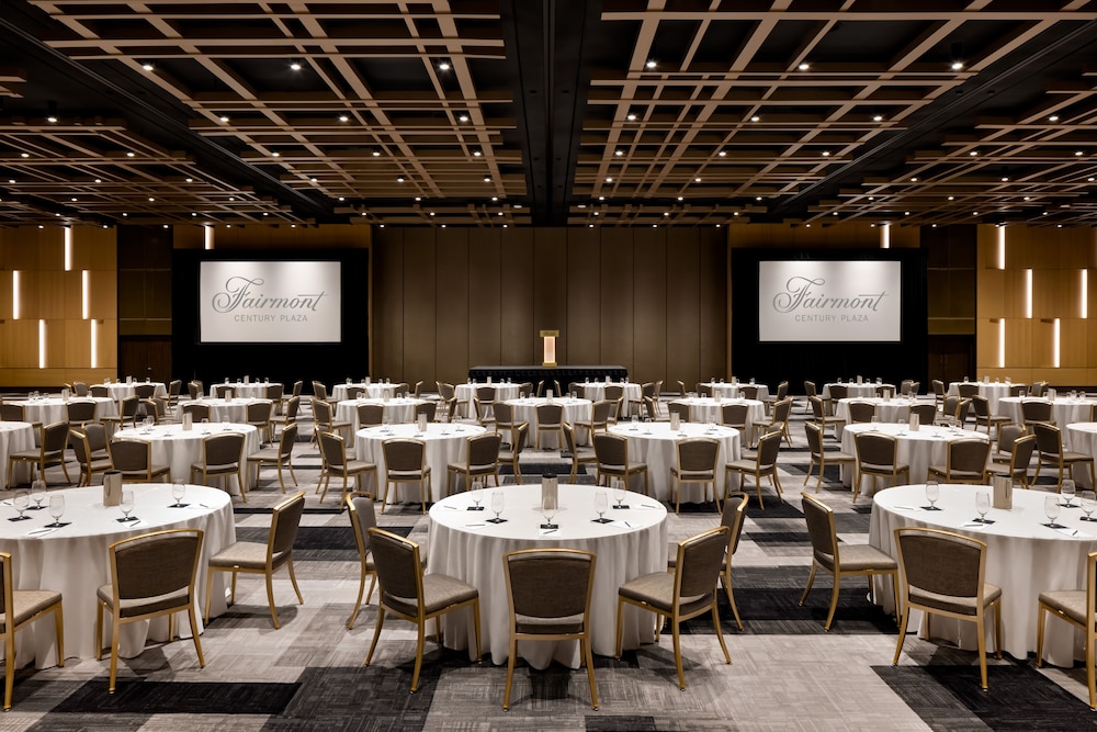 Fairmont Century Plaza Gold Experience 61/73